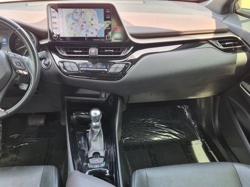 Used 2019 Toyota C-HR Limited FWD image 14