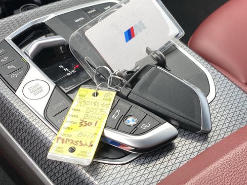 Used 2023 BMW 330i Sedan w/ M Sport Package RWD image 11