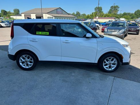 Used 2021 Kia Soul S FWD image 4
