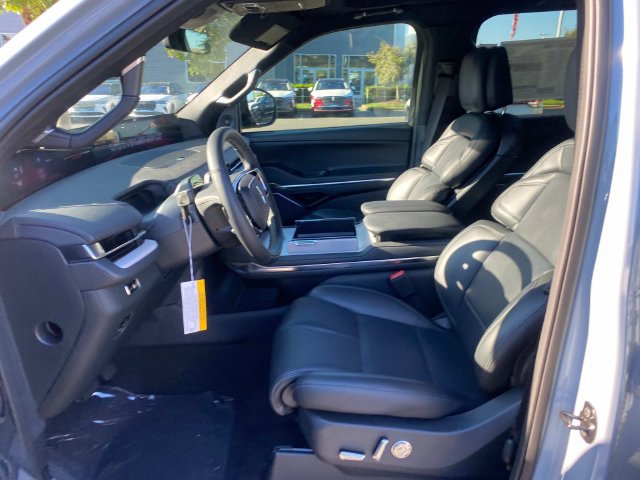 New 2027 Lincoln Navigator Reserve w/ Jet Appearance Package AWD/4WD image 10