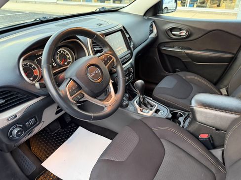 Used 2015 Jeep Cherokee Latitude w/ Cold Weather Group image 14