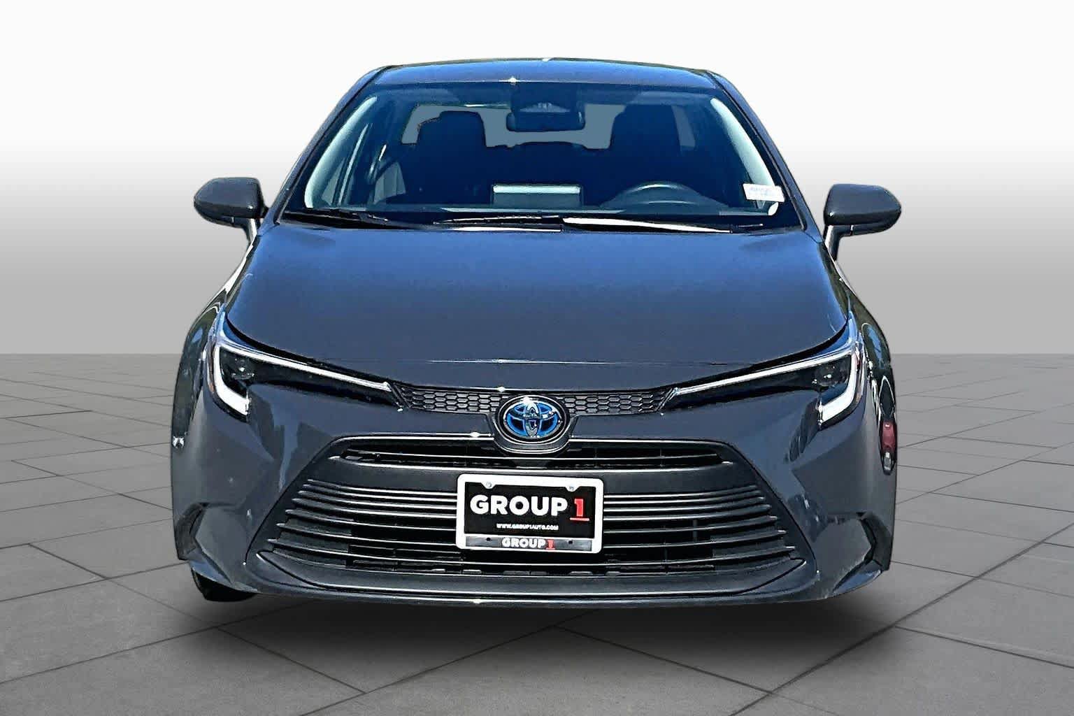 Used 2025 Toyota Corolla LE AWD/4WD image 4