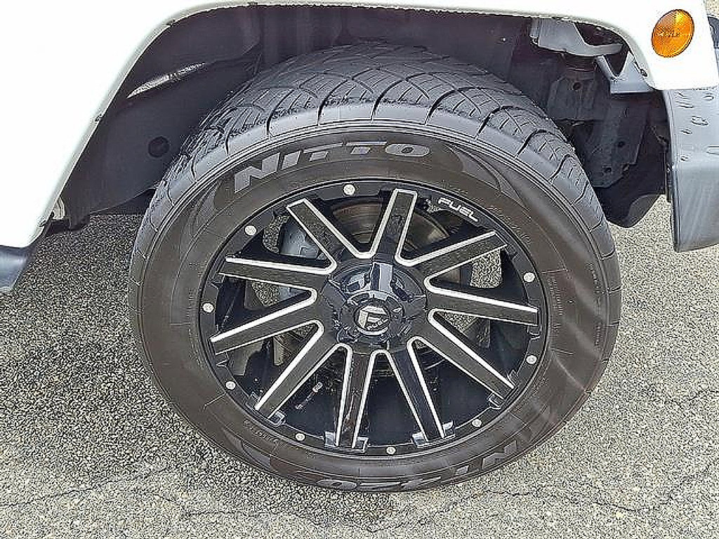 Used 2017 Jeep Wrangler Unlimited Sahara w/ Max Tow Package AWD/4WD image 17