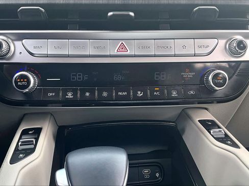 Used 2024 Kia Telluride EX w/ EX Captain's Chair Package image 33