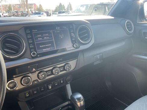 Used 2020 Toyota Tacoma TRD Sport w/ Technology Package image 26