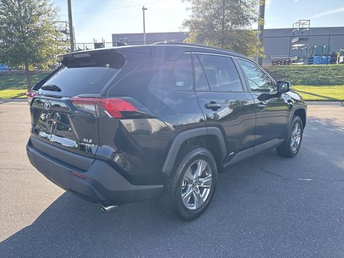 Used 2023 Toyota RAV4 XLE AWD/4WD image 9