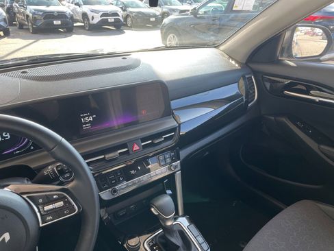 Used 2025 Kia Seltos S image 18