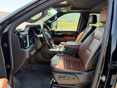 Used 2024 GMC Sierra 3500 Denali Ultimate AWD/4WD image 16