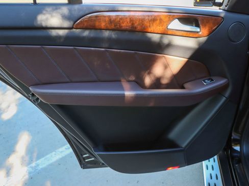 Used 2015 Mercedes-Benz GL 450 4MATIC image 23