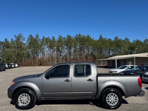 Used 2019 Nissan Frontier SV image 4