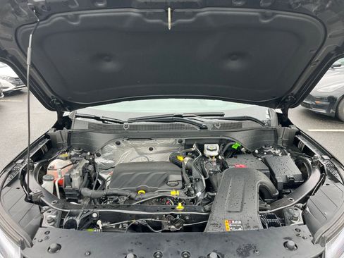 Used 2025 Chevrolet Trax LT w/ LT Convenience Package image 32