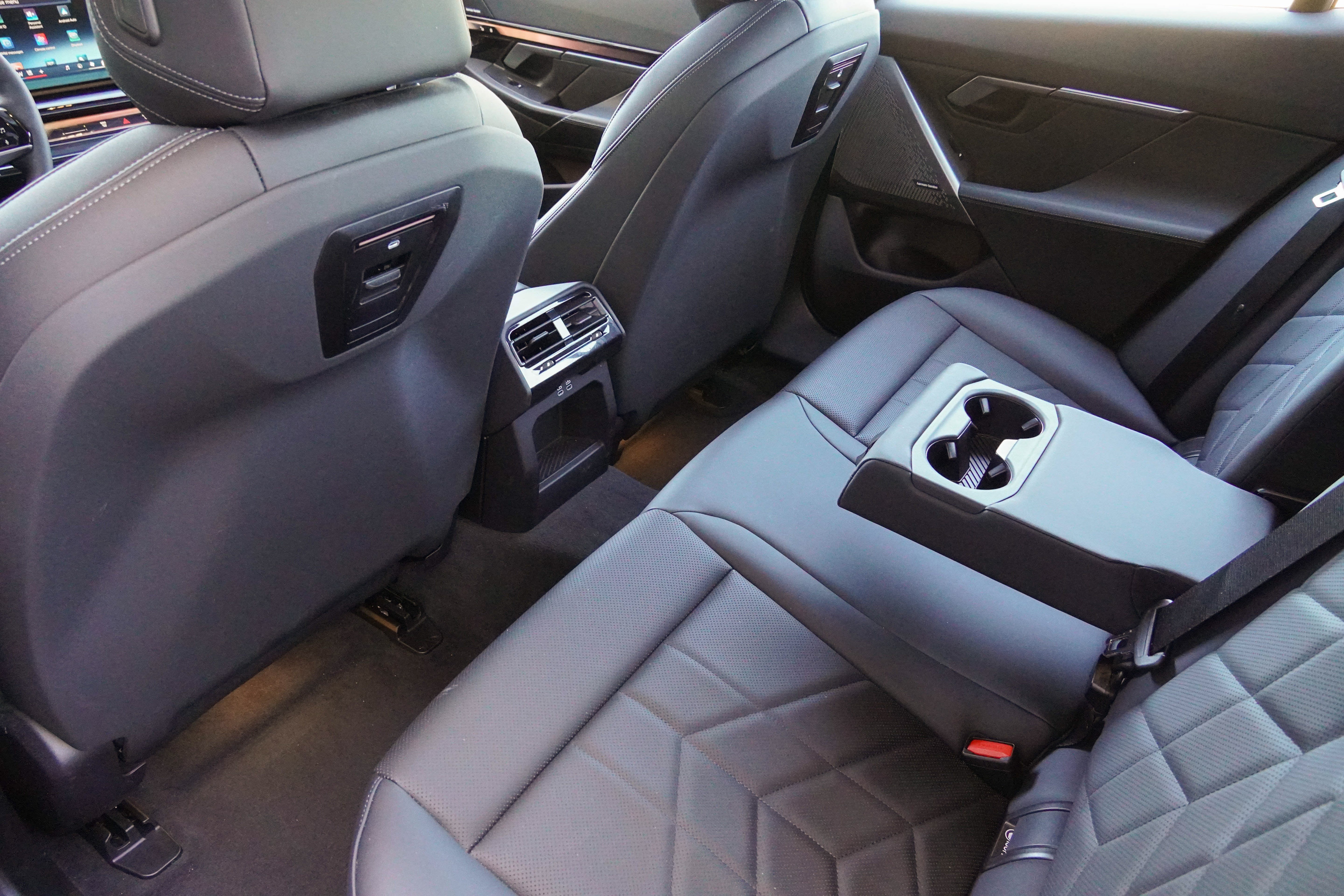 Certified 2025 BMW 540i xDrive AWD/4WD image 32
