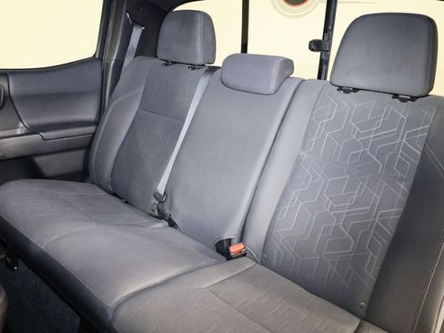 Used 2016 Toyota Tacoma TRD Sport w/ Towing Package RWD image 10