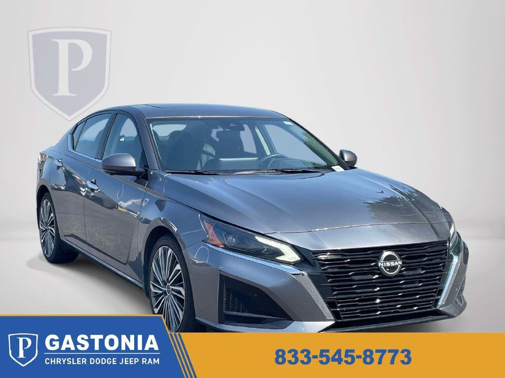 Used 2023 Nissan Altima 2.5 SL FWD image 1