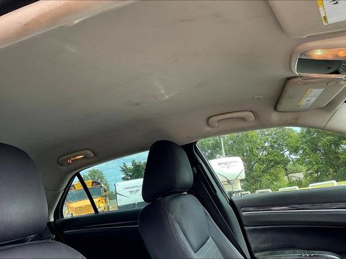 Used 2022 Chrysler 300 Touring w/ Sport Appearance Package RWD image 17
