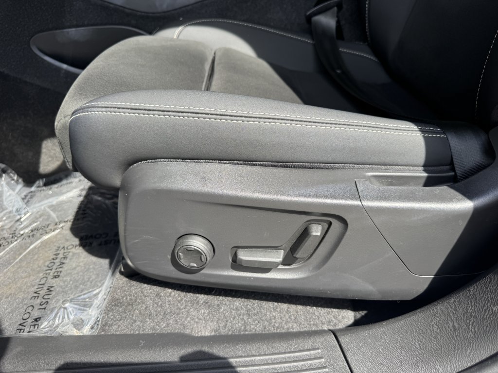 Used 2023 Volvo C40 P8 Recharge Plus w/ Protection Package Premier AWD/4WD image 30