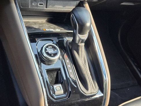 Certified 2025 GMC Canyon Denali AWD/4WD image 18