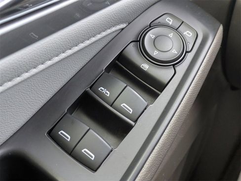 Used 2021 Chevrolet Traverse LT image 25