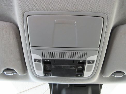 Used 2018 Acura MDX SH-AWD image 19