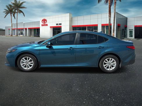 Used 2025 Toyota Camry LE image 5