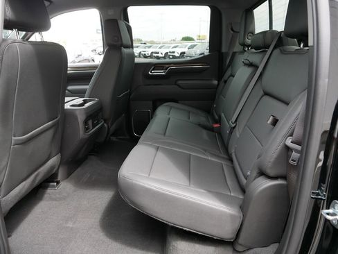 Used 2024 Chevrolet Silverado 1500 LT Trail Boss w/ LT Trail Boss Premium Package AWD/4WD image 18