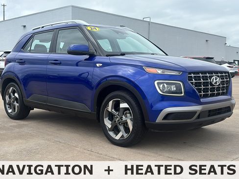 Used 2024 Hyundai Venue Limited image 2