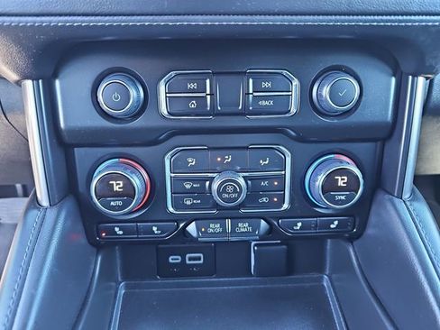 Used 2024 Chevrolet Tahoe LT w/ LT Signature Package image 28