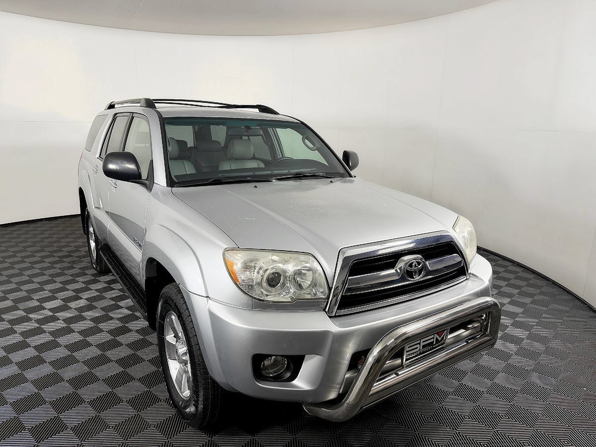 Used 2007 Toyota 4Runner SR5 AWD/4WD image 4