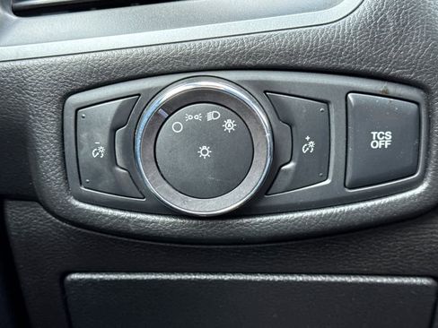 Used 2019 Ford Edge SE image 30