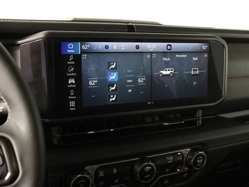 Used 2025 Jeep Wrangler Unlimited Rubicon w/ Convenience Group AWD/4WD image 9