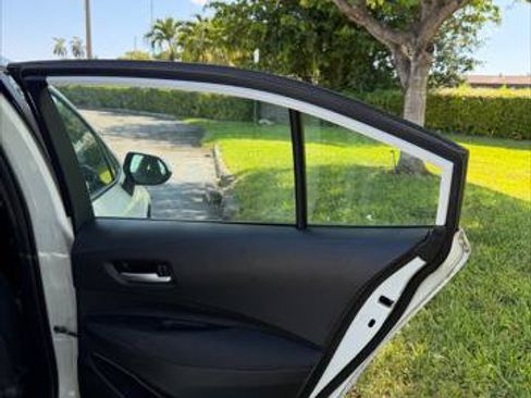 Used 2021 Toyota Corolla LE FWD image 14