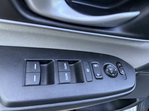 Used 2017 Honda CR-V EX image 9