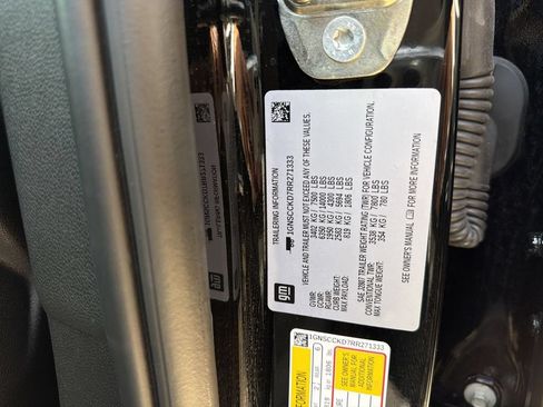 Used 2024 Chevrolet Suburban LT RWD image 6