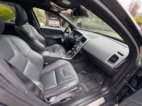 Used 2015 Volvo XC60 T6 R-Design Platinum image 12