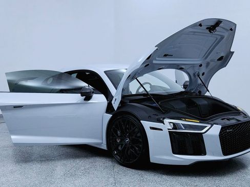 Used 2018 Audi R8 V10 plus image 12