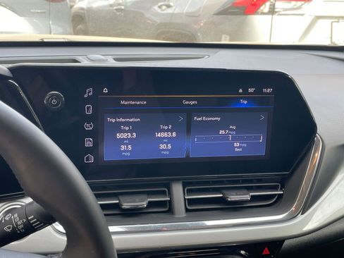 Used 2025 Chevrolet Trax LT w/ LT Convenience Package image 21