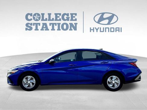 Used 2025 Hyundai Elantra SE FWD image 7