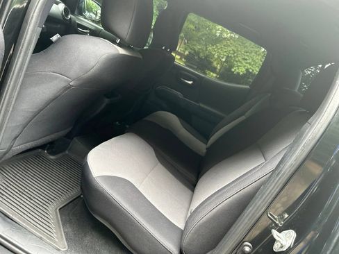 Used 2021 Toyota Tacoma TRD Off-Road AWD/4WD image 28