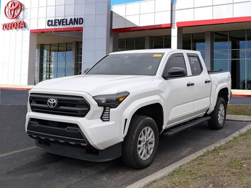 Used 2025 Toyota Tacoma SR image 4