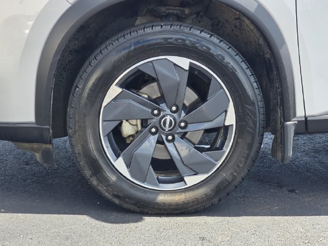 Used 2024 Nissan Rogue SV FWD image 30