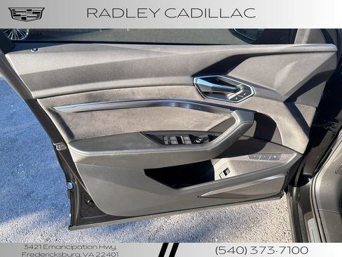Used 2022 Audi e-tron S Prestige w/ Prestige Package AWD/4WD image 4