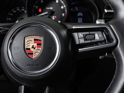 Certified 2024 Porsche Macan image 19