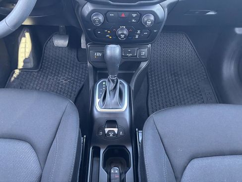 Used 2023 Jeep Renegade Latitude image 25