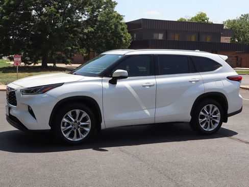 Used 2021 Toyota Highlander Limited AWD/4WD image 11