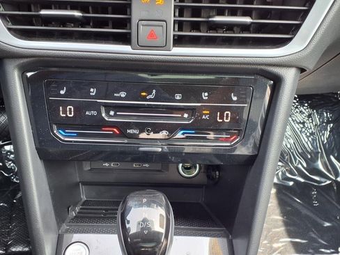 New 2025 Volkswagen Taos SEL image 18