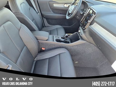 Used 2025 Volvo XC40 B5 Core w/ Protection Package Premier image 8