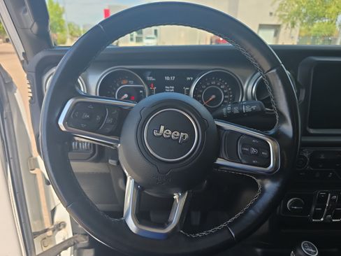 Used 2020 Jeep Wrangler Unlimited Sahara AWD/4WD image 9