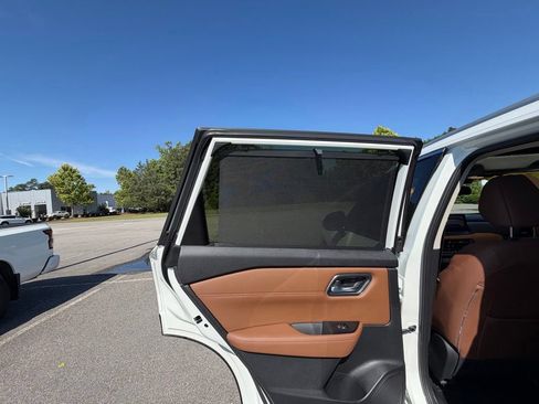 Certified 2025 Nissan Rogue Platinum w/ Tech Package FWD image 27
