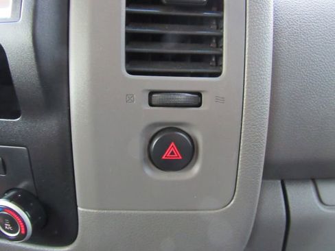 Used 2019 Nissan NV 2500 SV image 36