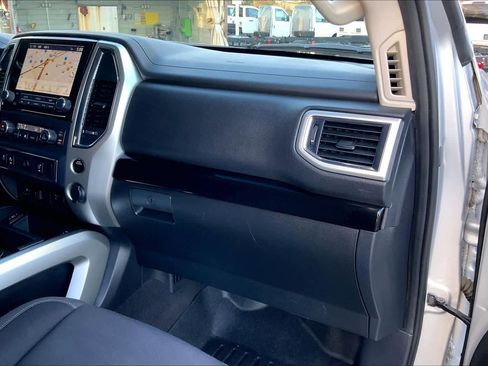 Used 2020 Nissan Titan SV w/ SV Convenience Package image 17